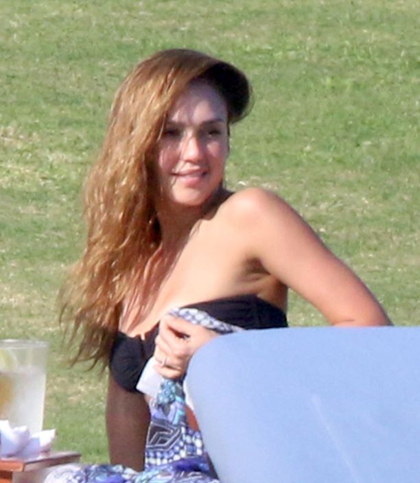 Jessica Alba Photo (  )   /  - 37