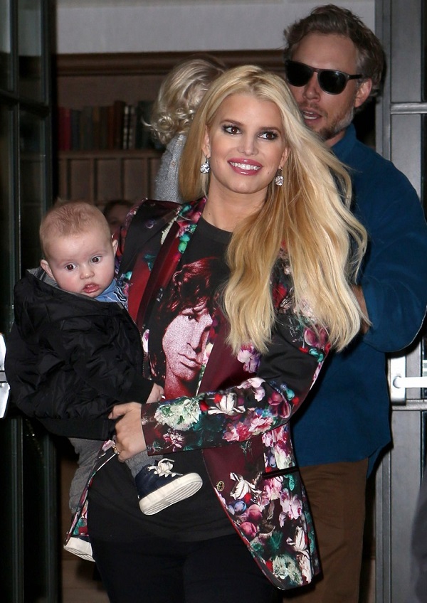 Jessica Simpson Photo (  )   /  - 30