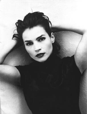 Julia Ormond Photo (  )   /  - 22