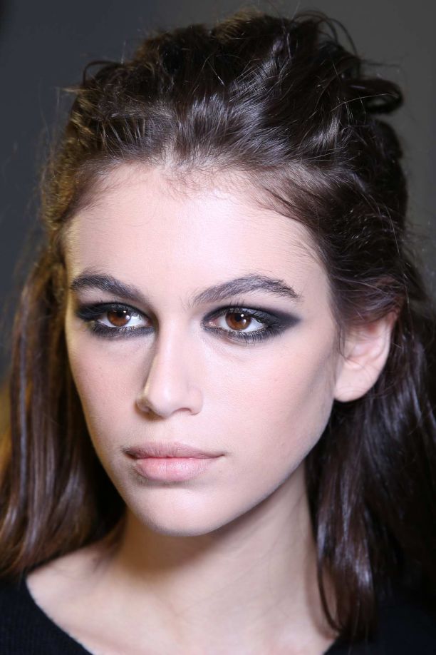   (Kaia Gerber)  - ,    /  - 28