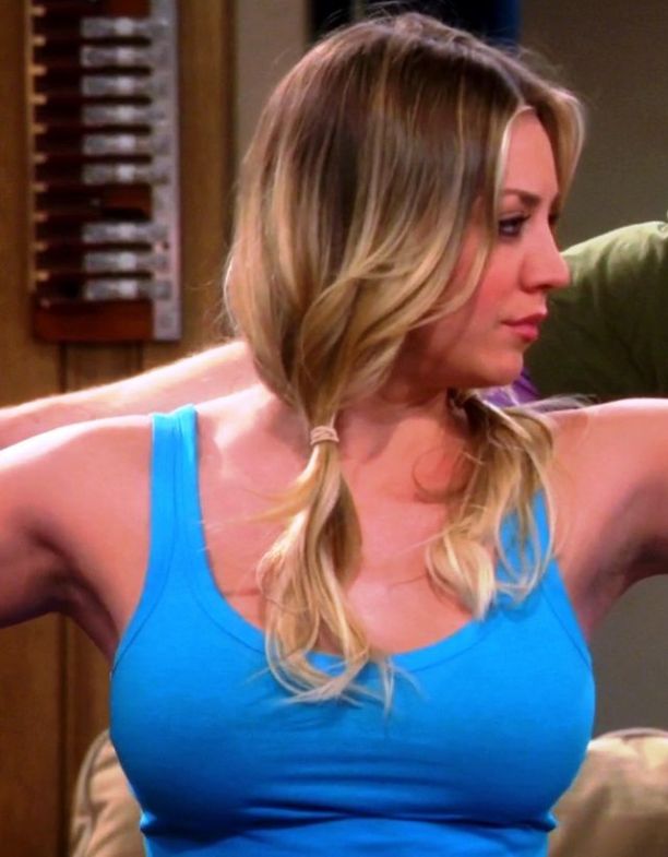 Kaley Cuoco Photo (  )   /  - 44