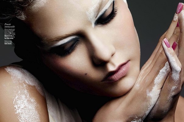 Karlie Kloss Photo (  )  /  - 75