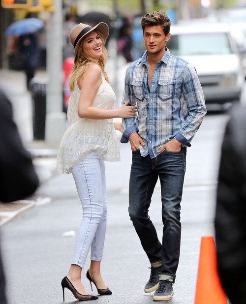 Kate Upton Photo (  )  /  - 128