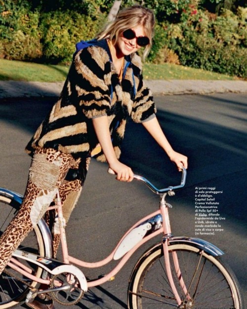 Kate Upton Photo (  )  /  - 140