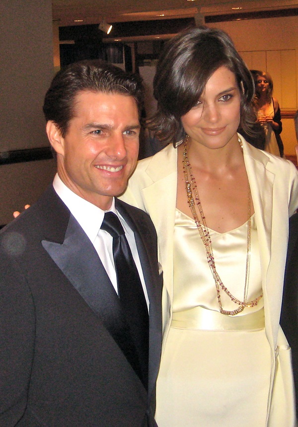   (Katie Holmes)  -  ,     /  - 45