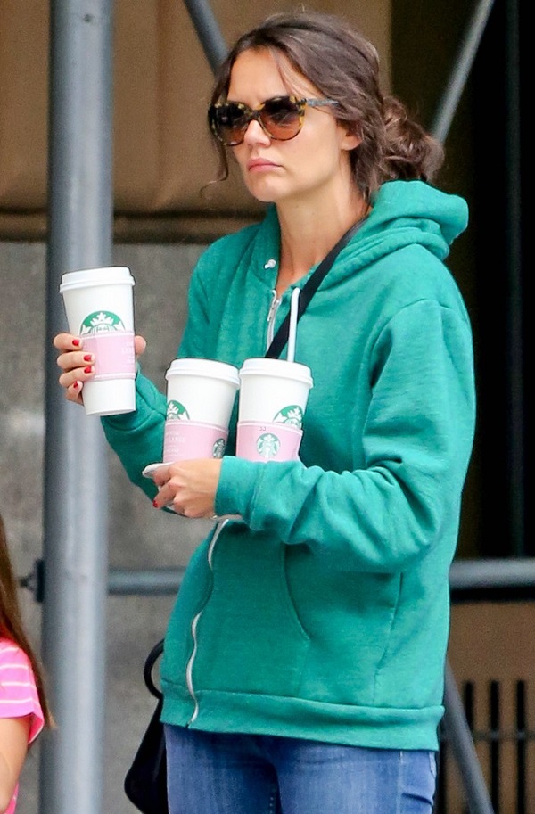   (Katie Holmes)  -  ,     /  - 57