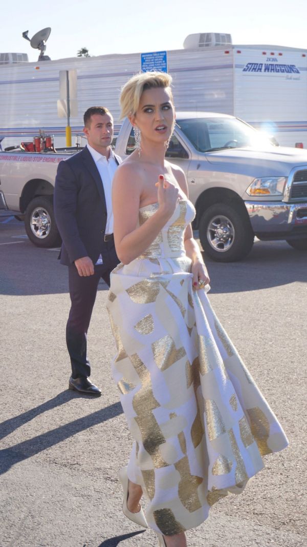 Katy Perry Photo (  )   /  - 23