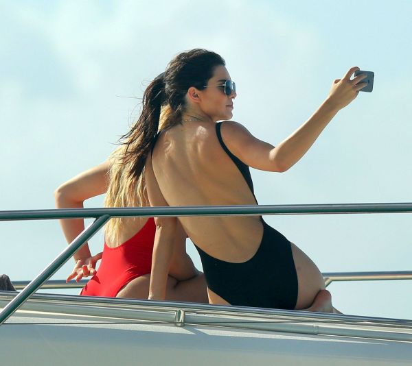 Kendall Jenner Photo (  ) ,   ,   /  - 230
