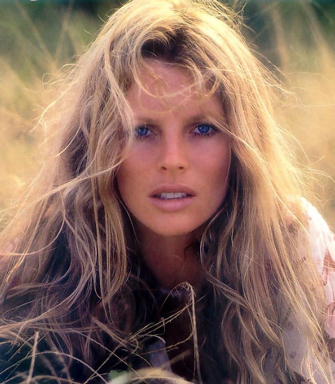 Kim Basinger Photo (  )  ,  /  - 60