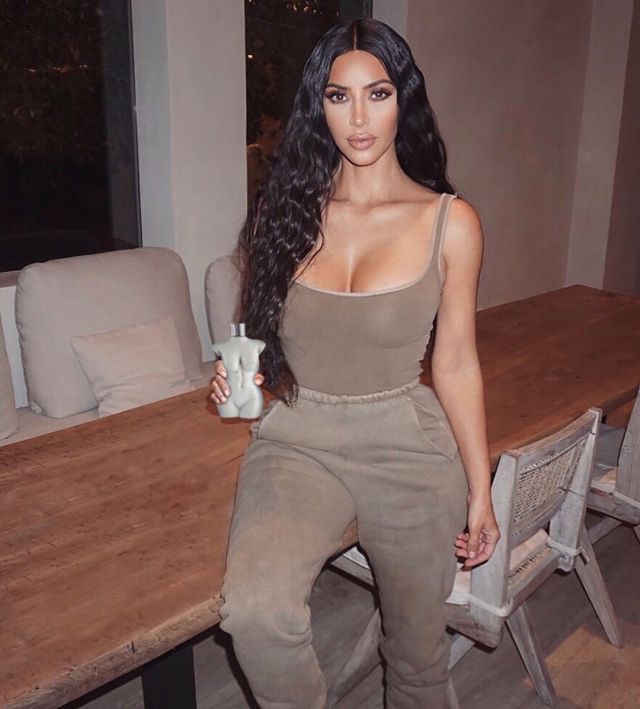   (Kimberly Noel Kardashian/Kim Kardashian)  - , ,  - /  - 29