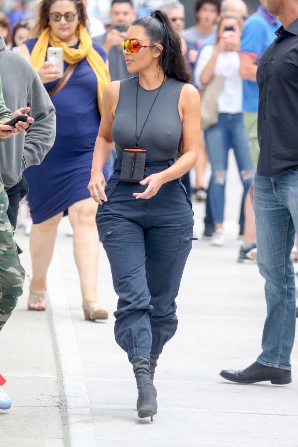   (Kimberly Noel Kardashian/Kim Kardashian)  - , ,  - /  - 31