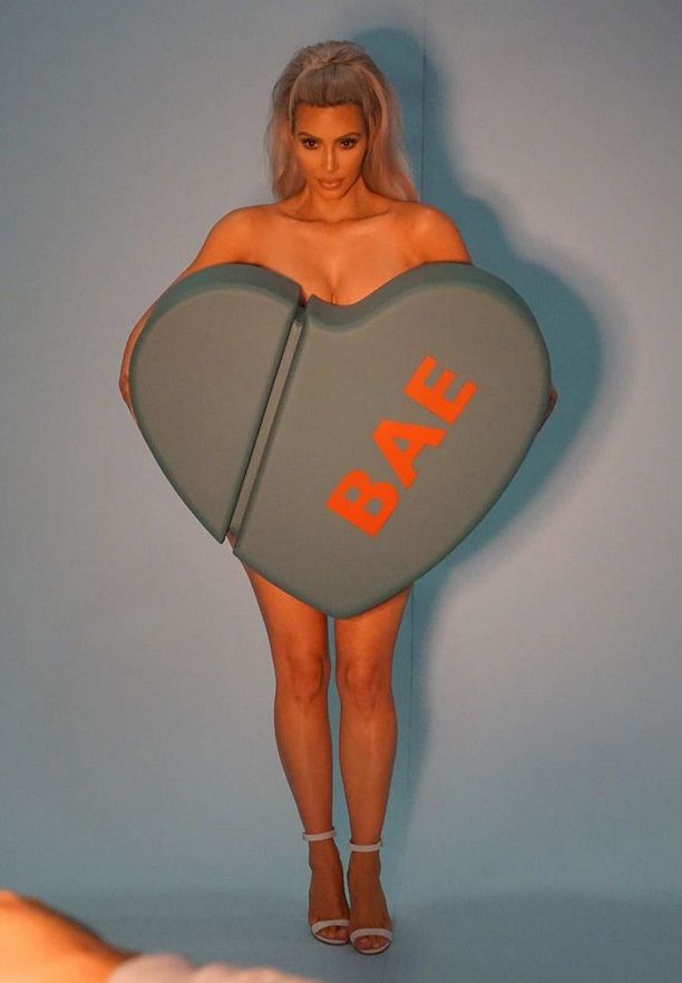   (Kimberly Noel Kardashian/Kim Kardashian)  - , ,  - /  - 70