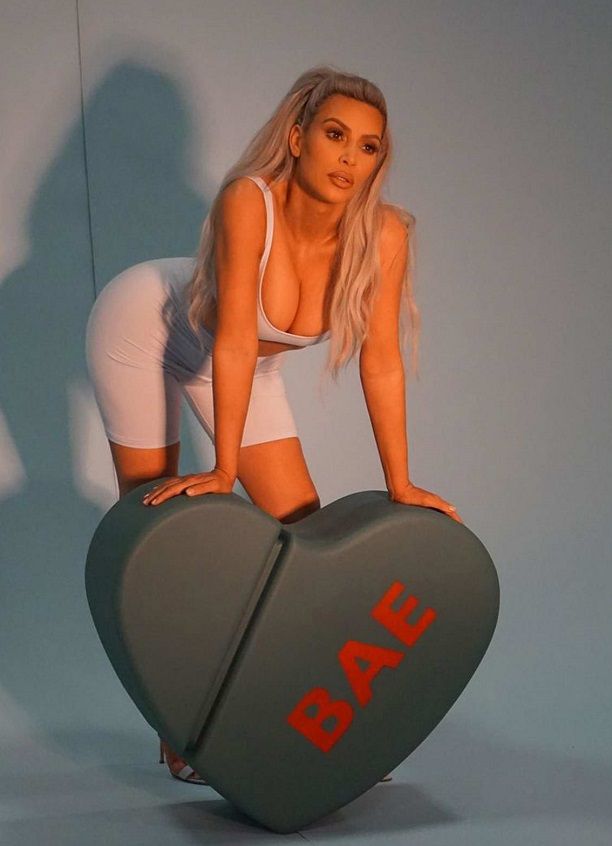   (Kimberly Noel Kardashian/Kim Kardashian)  - , ,  - /  - 71