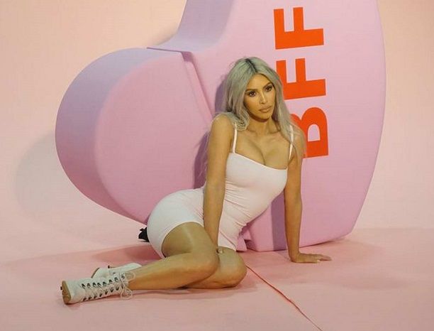   (Kimberly Noel Kardashian/Kim Kardashian)  - , ,  - /  - 73