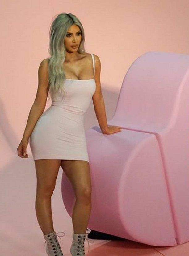   (Kimberly Noel Kardashian/Kim Kardashian)  - , ,  - /  - 74