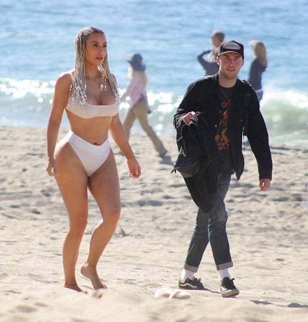   (Kimberly Noel Kardashian/Kim Kardashian)  - , ,  - /  - 82