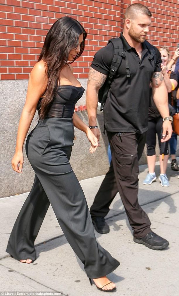   (Kimberly Noel Kardashian/Kim Kardashian)  - , ,  - /  - 137