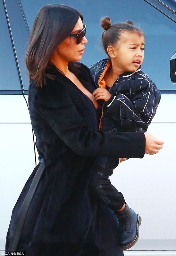   (Kimberly Noel Kardashian/Kim Kardashian)  - , ,  - /  - 141