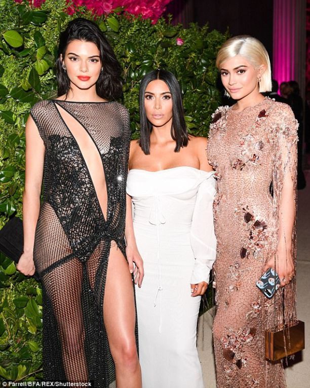   (Kimberly Noel Kardashian/Kim Kardashian)  - , ,  - /  - 155