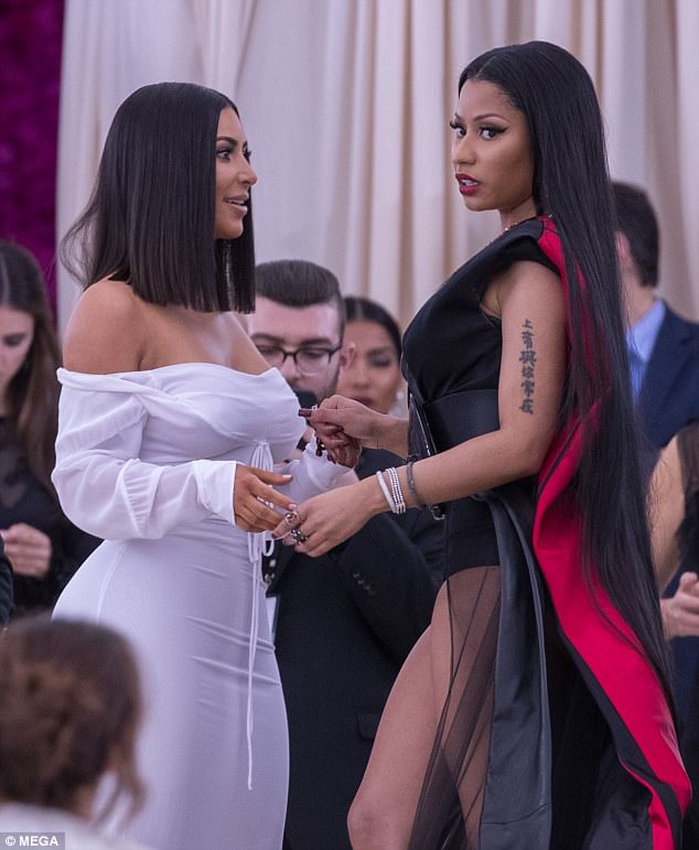  (Kimberly Noel Kardashian/Kim Kardashian)  - , ,  - /  - 162