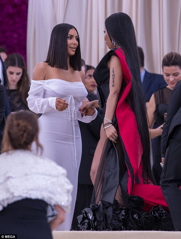   (Kimberly Noel Kardashian/Kim Kardashian)  - , ,  - /  - 163