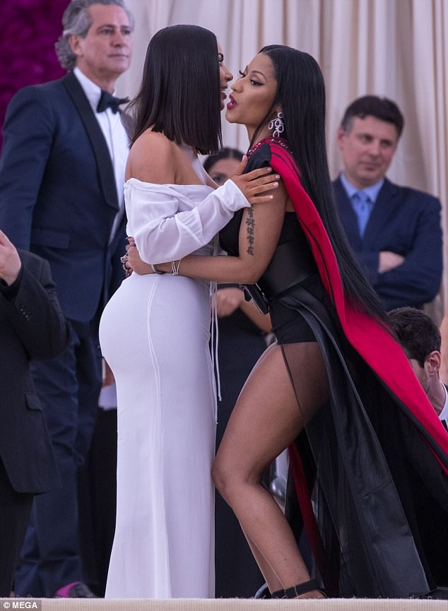   (Kimberly Noel Kardashian/Kim Kardashian)  - , ,  - /  - 164