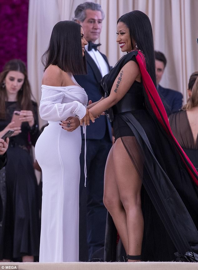   (Kimberly Noel Kardashian/Kim Kardashian)  - , ,  - /  - 165