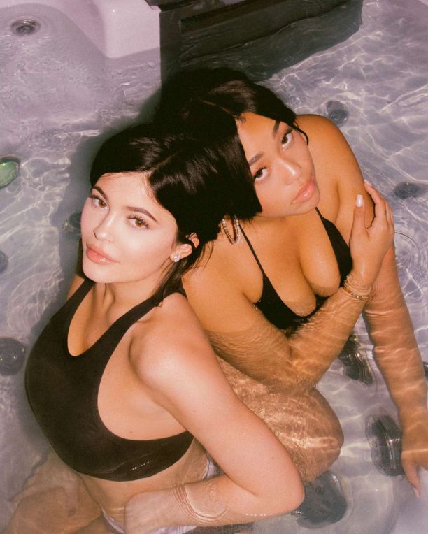   (Kylie Jenner) -  (     ) /  - 46