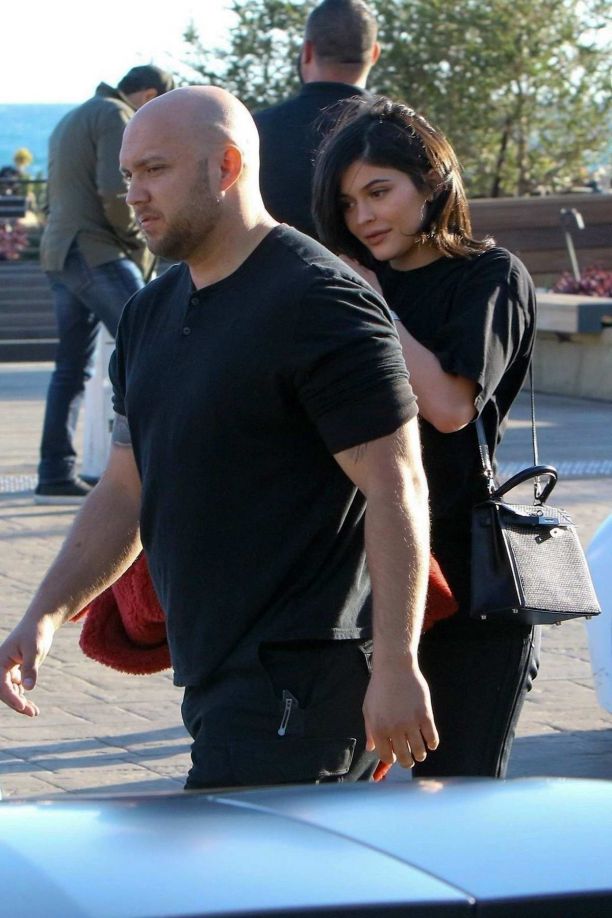   (Kylie Jenner) -  (     ) /  - 54