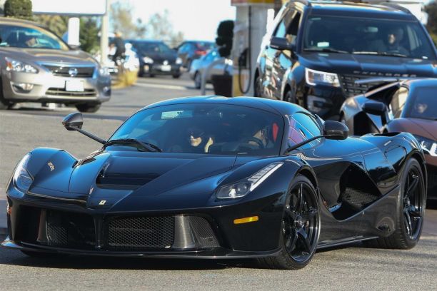   (Kylie Jenner) -  (     ) /  - 55
