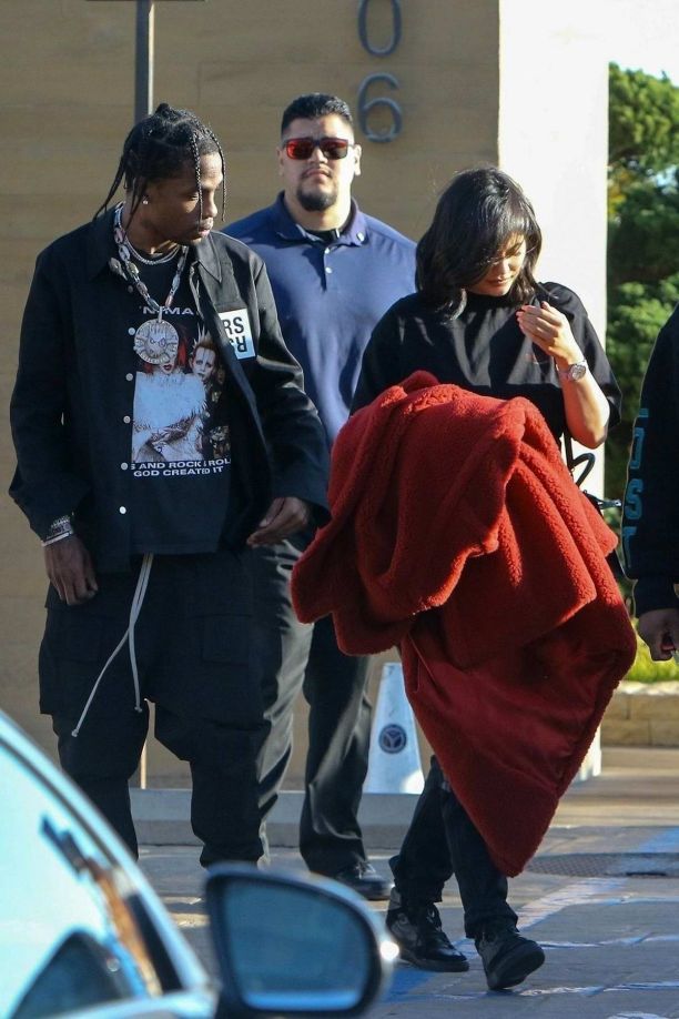   (Kylie Jenner) -  (     ) /  - 56