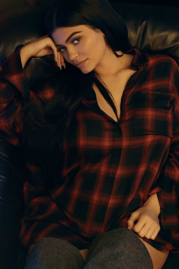   (Kylie Jenner) -  (     ) /  - 59
