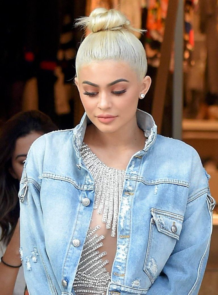   (Kylie Jenner) -  (     ) /  - 95