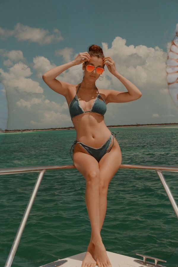   (Kylie Jenner) -  (     ) /  - 128