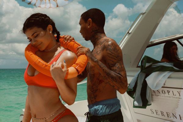   (Kylie Jenner) -  (     ) /  - 137