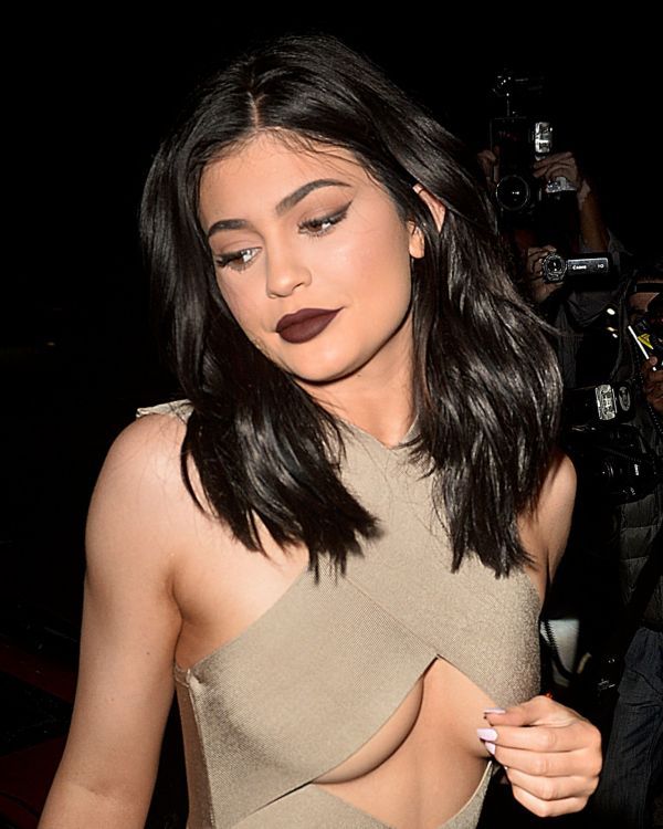  (Kylie Jenner) -  (     ) /  - 165