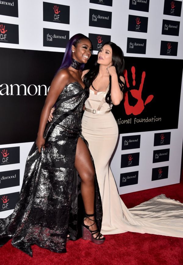   (Kylie Jenner) -  (     ) /  - 174