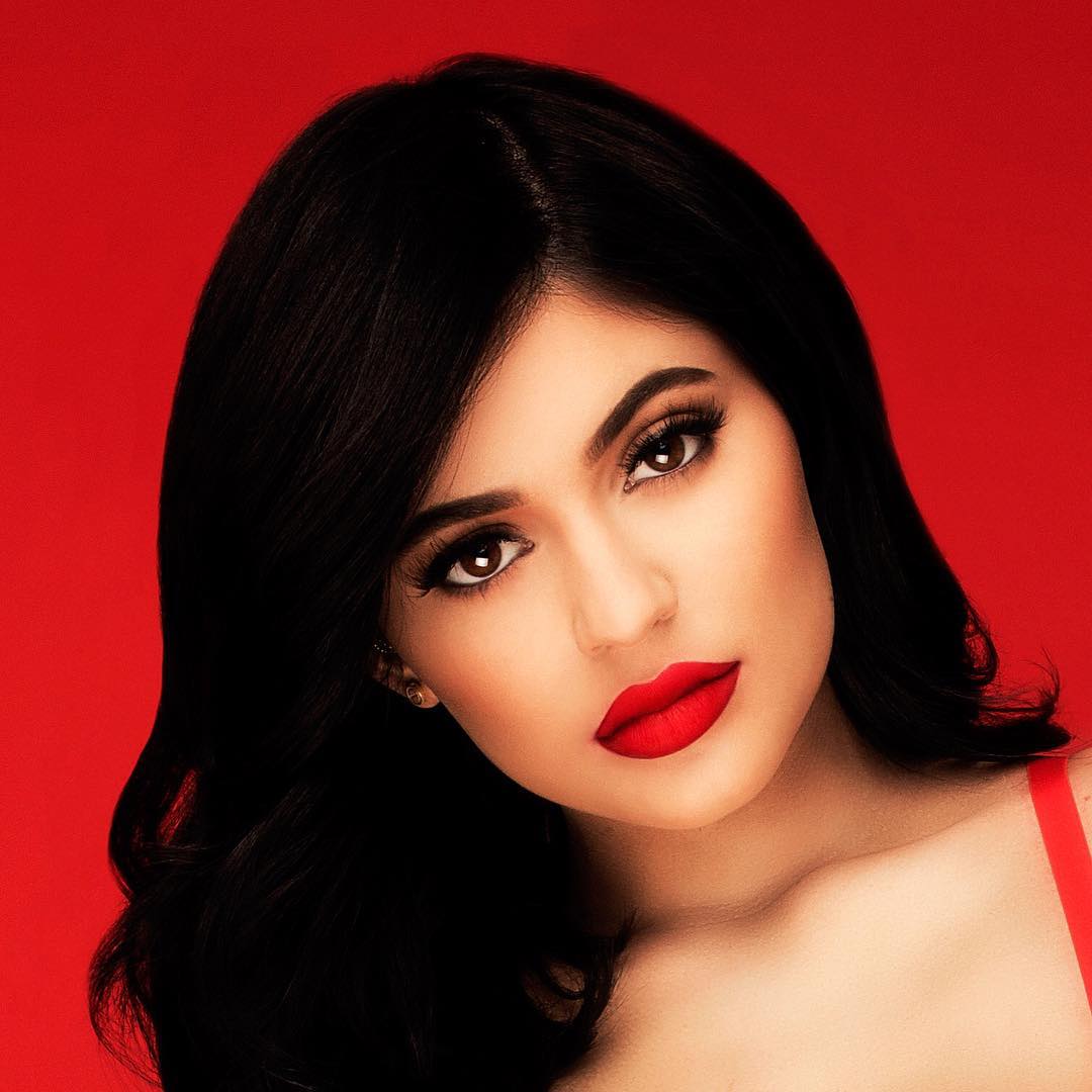   (Kylie Jenner) -  (     ) /  - 194