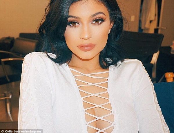   (Kylie Jenner) -  (     ) /  - 201