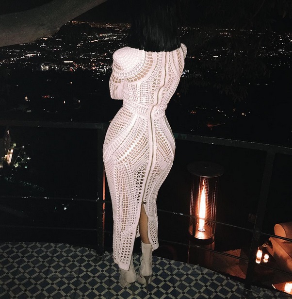   (Kylie Jenner) -  (     ) /  - 210