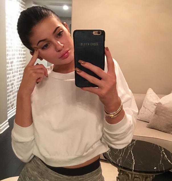   (Kylie Jenner) -  (     ) /  - 213