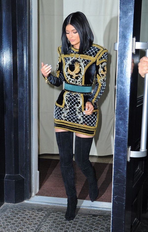   (Kylie Jenner) -  (     ) /  - 221