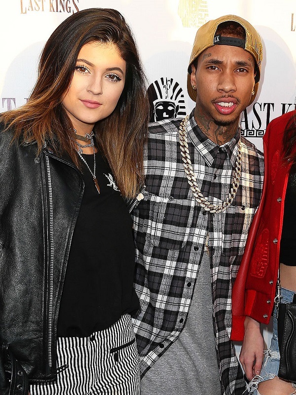   (Kylie Jenner) -  (     ) /  - 232