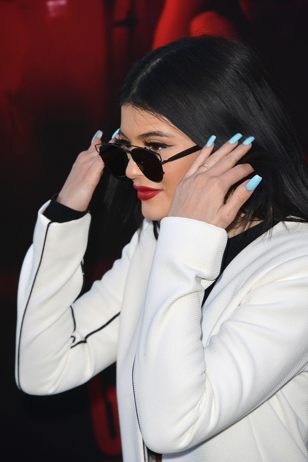   (Kylie Jenner) -  (     ) /  - 237