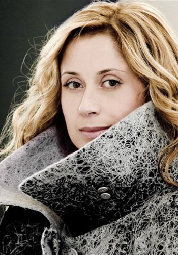 Lara Fabian Photo (  )    /  - 6