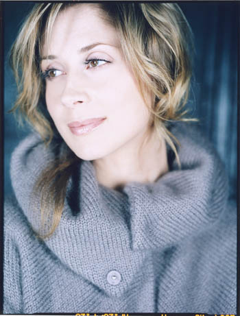 Lara Fabian Photo (  )    /  - 32