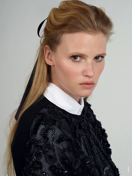 Lara Stone Photo (  )  /  - 47