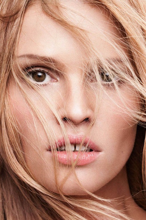 Lara Stone Photo (  )  /  - 54