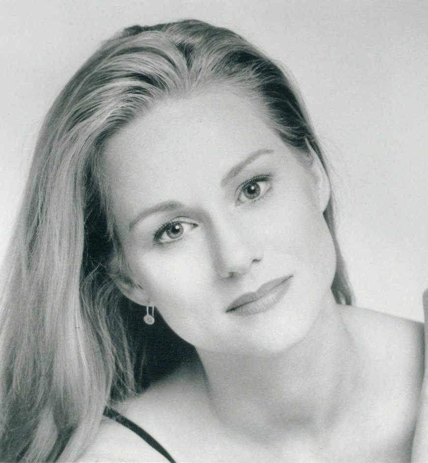   Photo (Laura Linney )    /  - 16