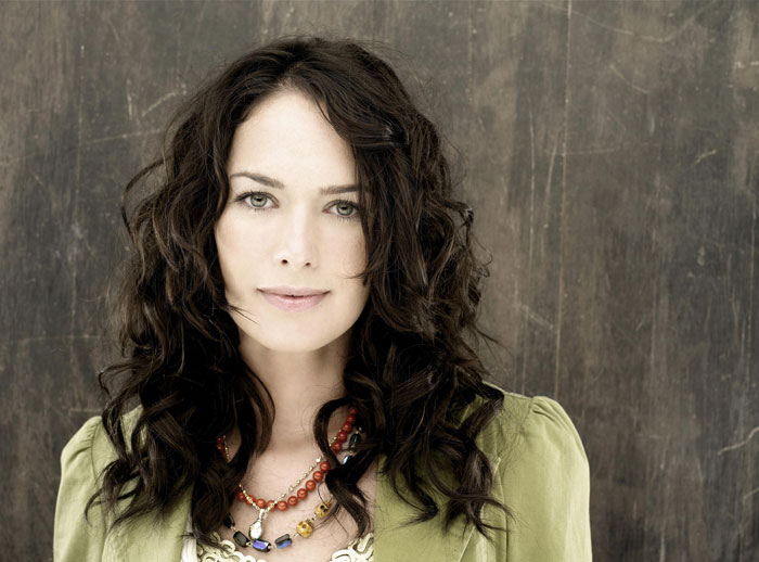 Lena Headey Photo (  )   /  - 8